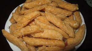 Bánh chông là món bánh đặc sản của xã Giao Tiến, huyện Xuân thủy, Nam Định, bánh thường được làm vào dịp Tết. Người ta nấu nếp với gấc. Khi xôi chín thì trộn đường vào sau đó giã nhuyễn xôi. Ép xôi lại rồi cắt thành miếng hình thoi như cây chông, hai đầu nhọn, cỡ ngón tay. Các miếng bánh này được phơi khô, sau đó rang giòn.