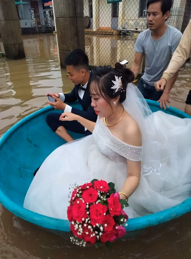 Chu re bi bom loi nuoc don nang ve dinh-Hinh-3