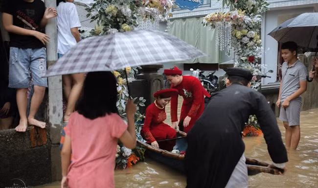 Chu re bi bom loi nuoc don nang ve dinh-Hinh-4