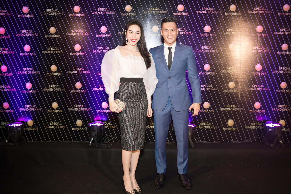 Cách ăn diện thời thượng của cặp đôi khiến người hâm mộ mãn nhãn.