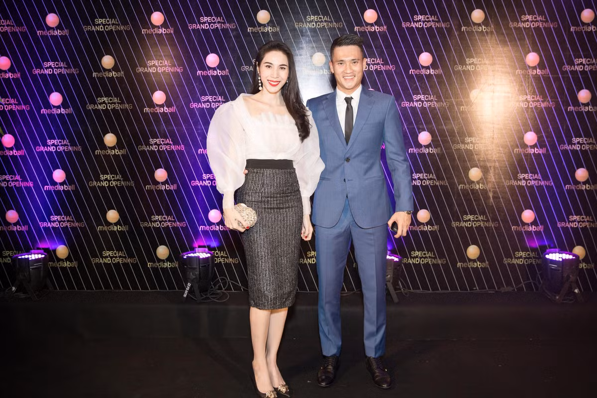 Cách ăn diện thời thượng của cặp đôi khiến người hâm mộ mãn nhãn.