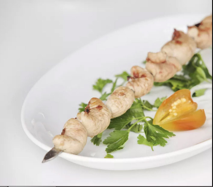 Ris (hay sweetbread) là tên của món ăn gồm tuyến ức ở cổ họng và tuyến tụy gần dạ dày ở cừu, lợn và bê. Chúng được ngâm trong nước muối, chần và làm nguội sau đó chiên, om, rang, luộc hoặc nướng trên xiên. Sweetbreads cũng có thể là tinh hoàn ở Mỹ, nhưng ở Pháp, chúng thường là tuyến ức. Tuy kỳ lạ nhưng món ăn khá ngon mặc dù kết cấu hơi quá mềm đối với nhiều người.