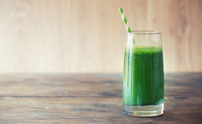 Nước ép bí đao: Bí đao cũng được xếp vào những loại thực phẩm tuyệt vời cho công cuộc giảm cân bởi trong bí đao chứa hợp chất hyterin - caperic giúp khống chế lượng đường chuyển hóa thành mỡ và ngăn ngừa tích tụ mỡ trong cơ thể.