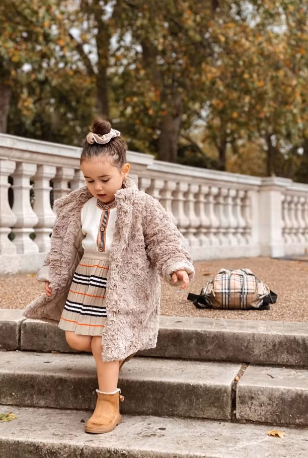 Hena Paja mơ ước cô con gái nhỏ của mình sẽ trở thành một nữ diễn viên Hollywood, nhưng việc cô chi quá nhiều tiền cho tủ quần áo của Sorenna khiến bà mẹ một con nhận phải không ít lời chỉ trích.