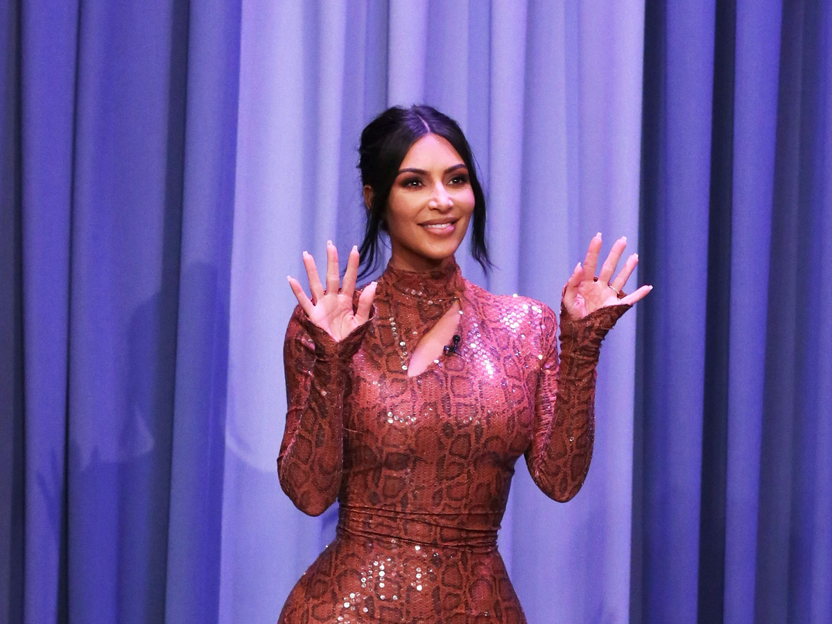 Gây ấn tượng với vóc dáng bốc lửa, Kim Kardashian đã không ngần ngại chia sẻ về chế độ dinh dưỡng và luyện tập làm săn chắc cơ thể của mình.