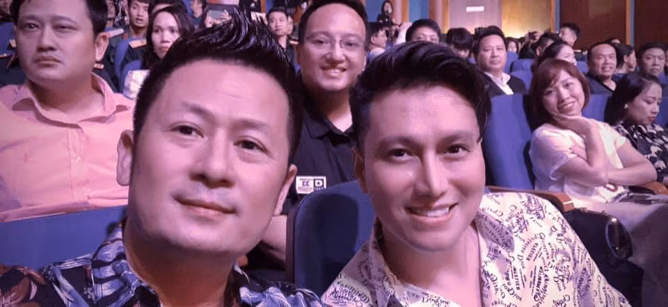 Guong mat ngay cang thay doi cua Viet Anh sau tham my