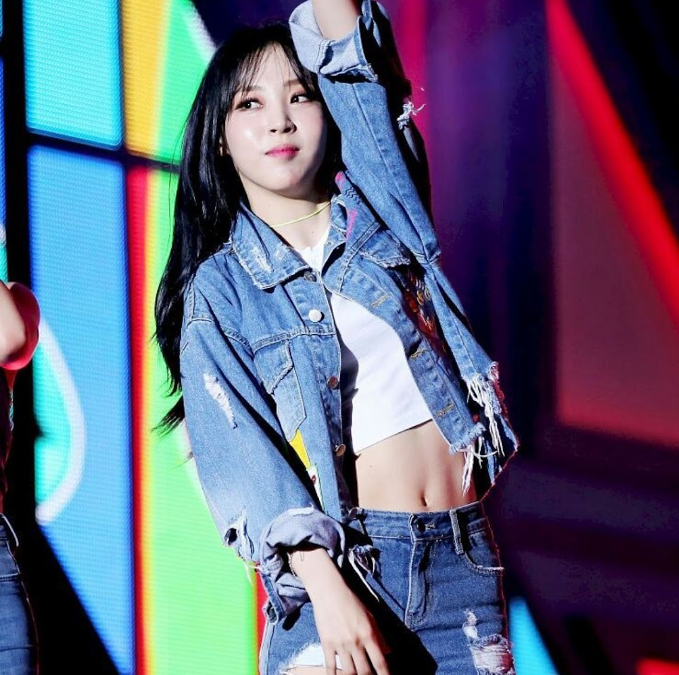 Trong suốt thời gian giảm cân, Moonbyul từ chối tất cả những lời mời ăn uống, cà phê với bạn bè. Cô tập trung hoàn toàn vào việc tập luyện và duy trì nghiêm ngặt thực đơn toàn khoai lang.