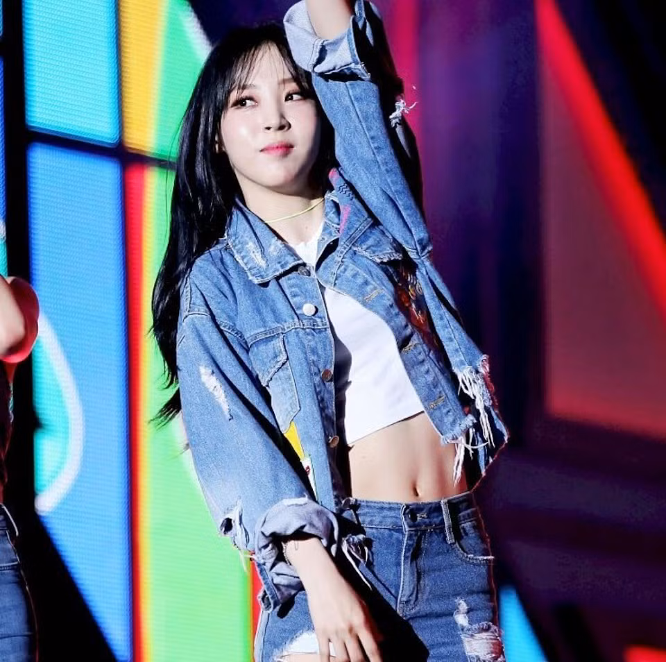 Trong suốt thời gian giảm cân, Moonbyul từ chối tất cả những lời mời ăn uống, cà phê với bạn bè. Cô tập trung hoàn toàn vào việc tập luyện và duy trì nghiêm ngặt thực đơn toàn khoai lang.