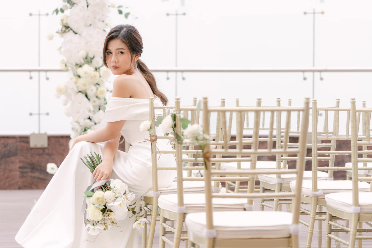 Ngoài đời, Thu Hoài sở hữu một gương mặt xinh đẹp và thân hình gợi cảm không thua kém gì một người mẫu. Để giữ được vóc dáng thon thả, MC Thu Hoài rất chăm tập golf.