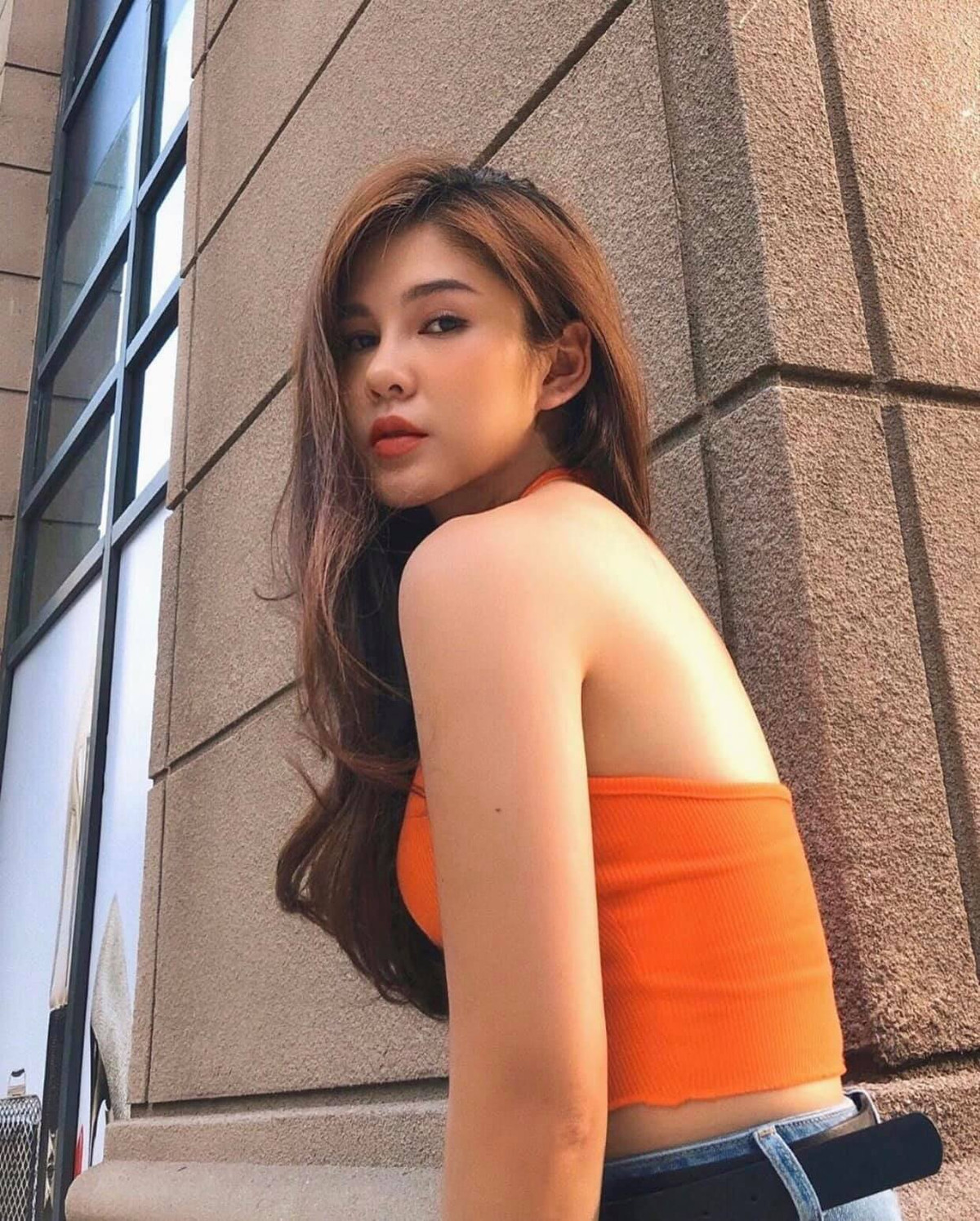 Mỗi ngày, cô tập thân trên, ngày thân dưới đều đặn 5 ngày trong tuần, cuối tuần thì 1 buổi tập bơi để thư giãn và đẹp dáng.