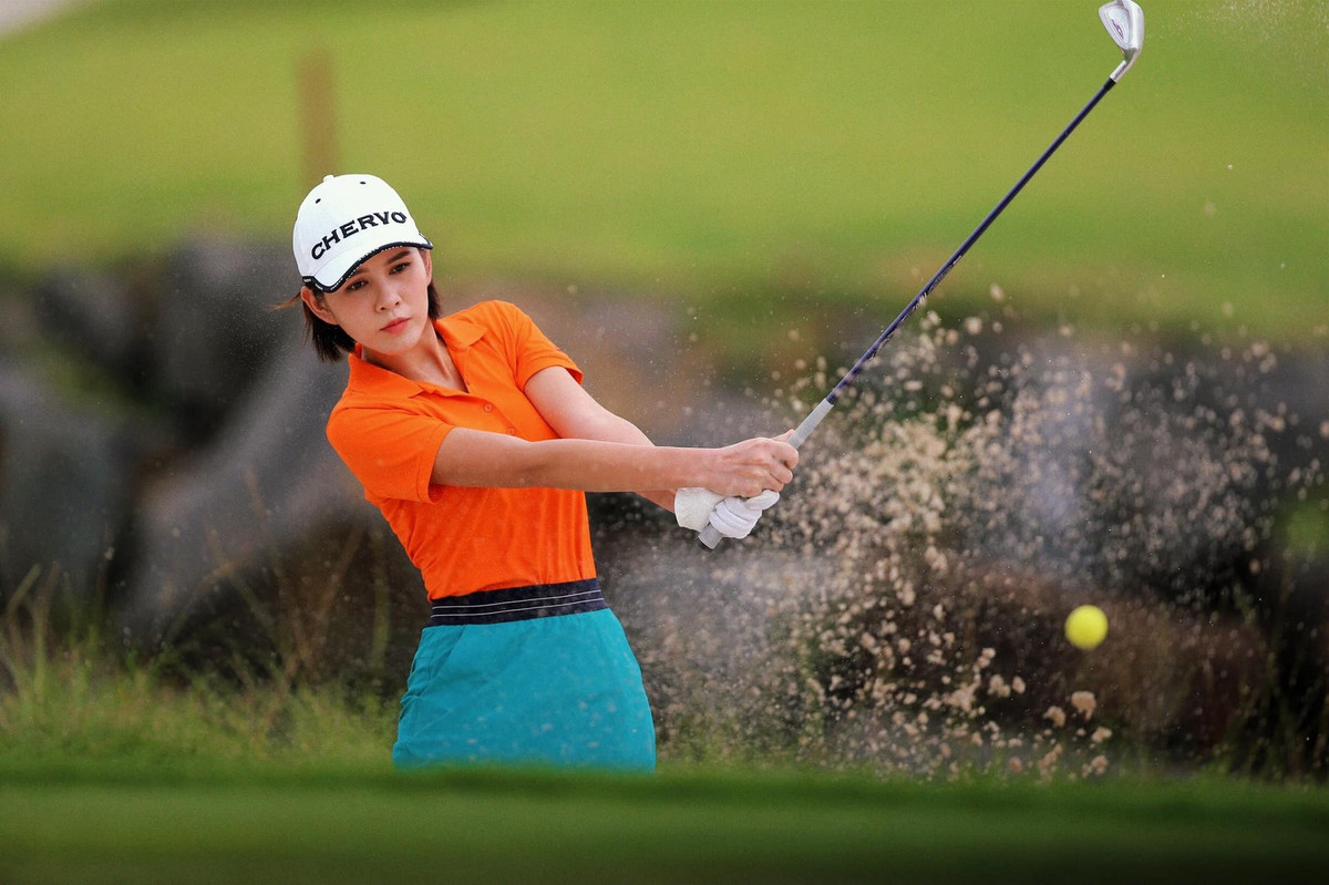 Ngoài chơi golf giữ dáng, nữ MC 9X còn chăm chỉ tập luyện thể dục thể thao mỗi ngày đều đặn.