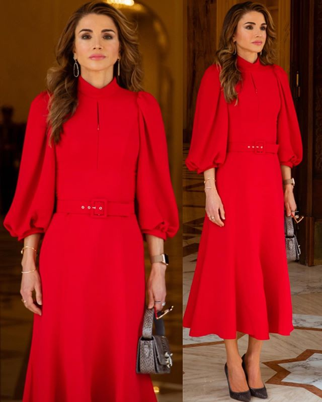 Những bộ cánh của bà thường được phối rất tinh tế bằng các tông màu và họa tiết nhã nhặn, thể hiện tinh thần sang trọng của thành viên Hoàng gia.