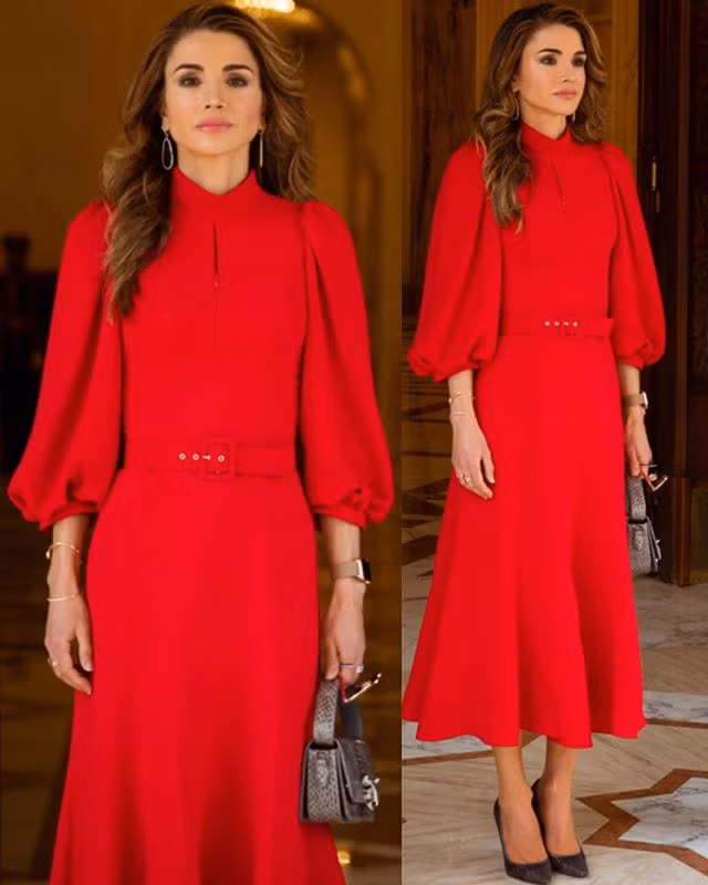 Những bộ cánh của bà thường được phối rất tinh tế bằng các tông màu và họa tiết nhã nhặn, thể hiện tinh thần sang trọng của thành viên Hoàng gia.