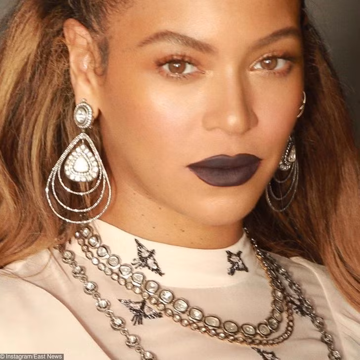 10. Những người có đôi mắt nâu thích có cuộc sống một cách trọn vẹn nhất. 36,5% những người có đôi mắt nâu có khả năng làm một điều: luôn sống hết mình. Nhóm người này duy trì giao tiếp bằng mắt dễ dàng hơn (sau những người có đôi mắt xanh lục), điều này có thể hữu ích ở nơi làm việc. Ảnh: BS.