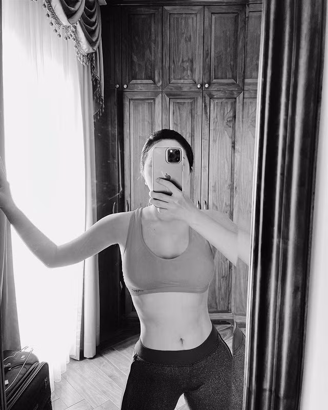 Bảo Thy cho biết sau một tuần khắc nghiệt với bản thân, cô giảm được 3 kg, hiện nặng 54,9 kg, vòng 2 dần hiện rãnh bụng trở lại. Nữ ca sĩ đặt ra mục tiêu giảm thêm khoảng 3 kg nữa trong vòng 10 ngày.