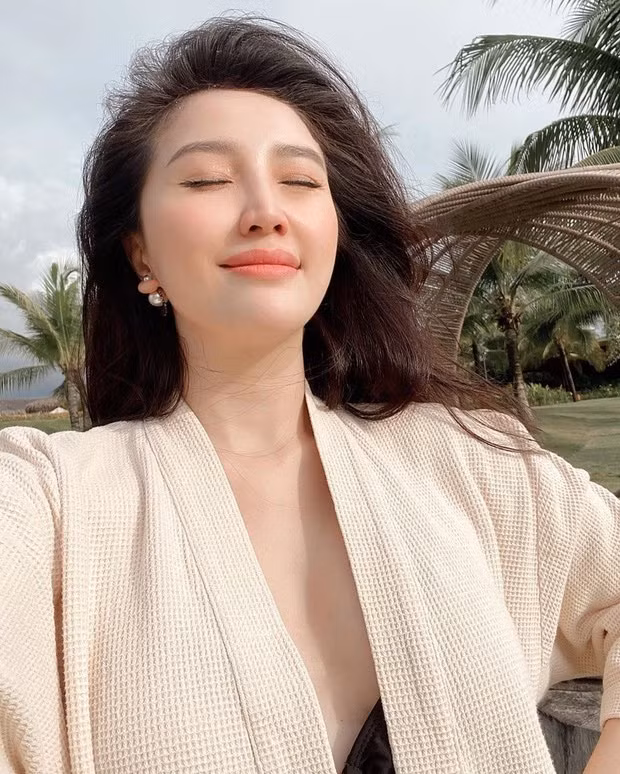 Bên cạnh chế độ ăn kiêng khắt khe, Bảo Thy cũng cho biết từ trước đến nay hàng ngày cô đều duy trì thói quen tập thể dục. Cụ thể, nữ ca sĩ thường áp dụng luân phiên giữ HIIT, cardio, giãn cơ, khiêu vũ. Ảnh: IG.