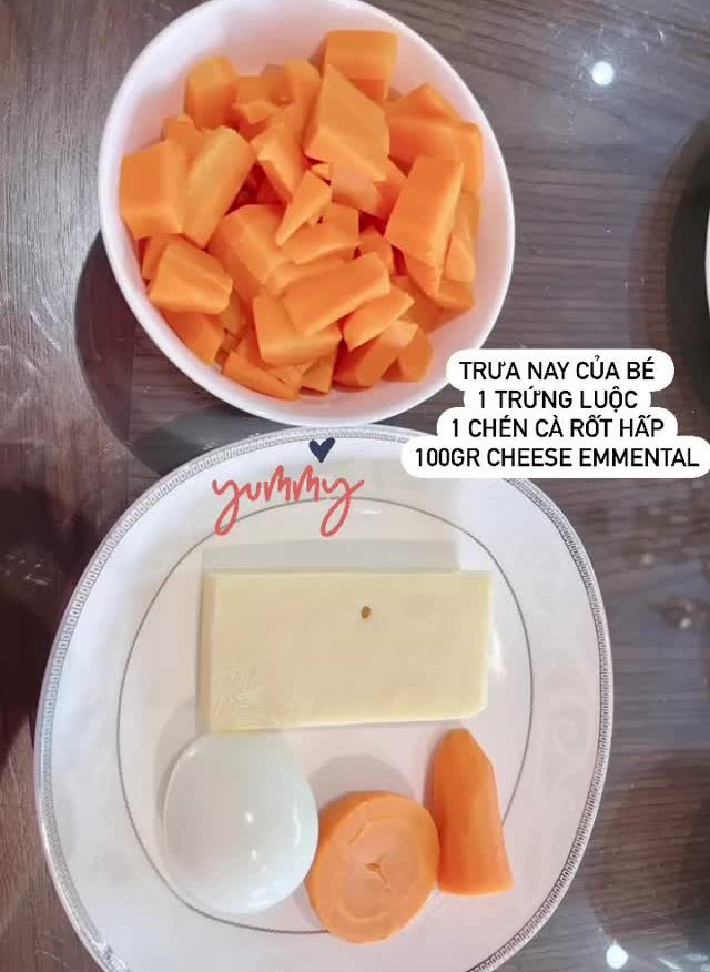 Khi khác cô lại ăn trưa với 1 quả trứng luộc, 1 bát cà rốt hấp, 1 chút phô mai. Nữ ca sĩ cũng tập trung vào những món luộc, hấp, hạn chế chế biến cầu kỳ hay chiên rán để tránh mỡ.