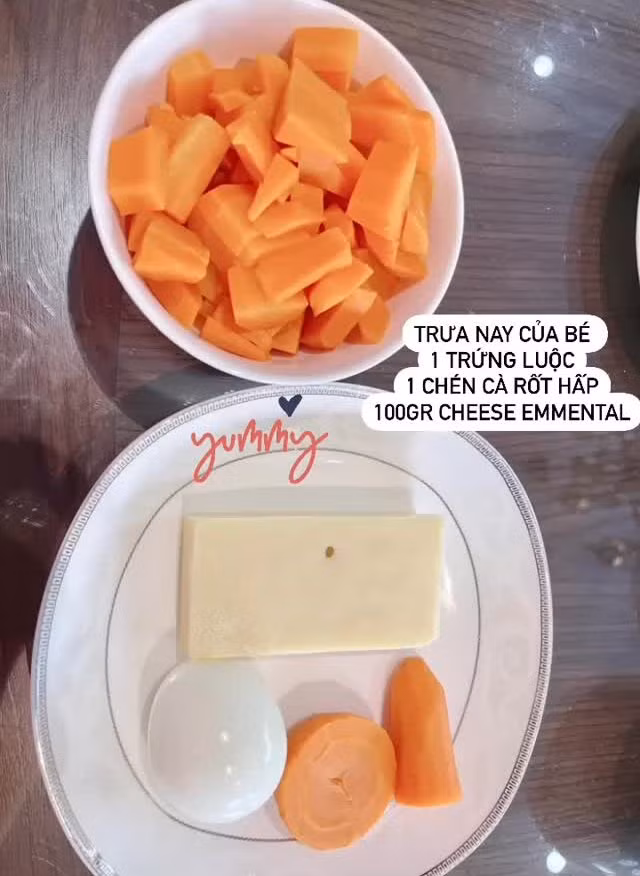 Khi khác cô lại ăn trưa với 1 quả trứng luộc, 1 bát cà rốt hấp, 1 chút phô mai. Nữ ca sĩ cũng tập trung vào những món luộc, hấp, hạn chế chế biến cầu kỳ hay chiên rán để tránh mỡ.