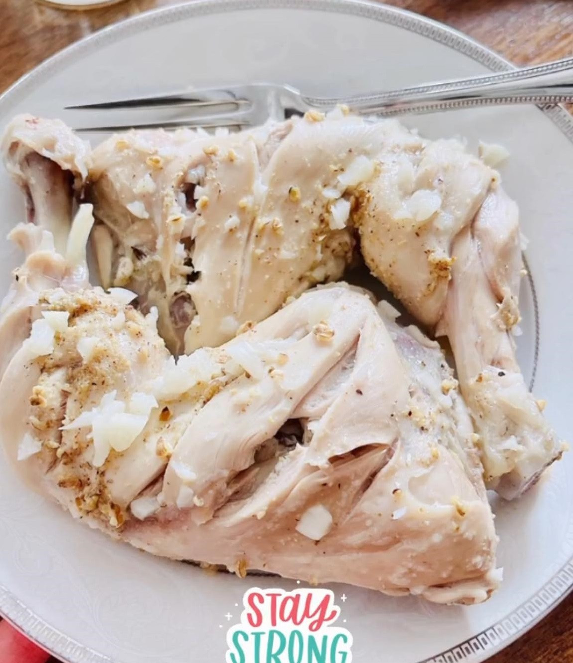 Đa phần những món ăn trong thực đơn ăn kiêng của Bảo Thy đều là những món đơn giản, ít chế biến, không chiên rán để tránh dầu mỡ. Những thực phẩm mà cô sử dụng cũng đều là những món ăn phù hợp với việc giảm cân như ức gà, cà rốt, khoai lang, bí đỏ, súp lơ xanh.