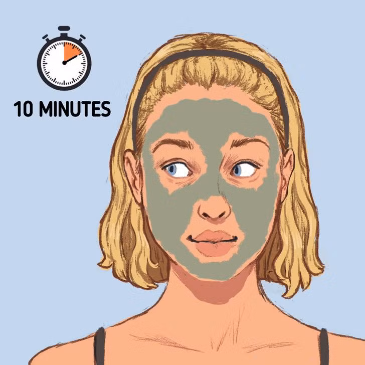 Đắp mặt nạ: Mặt nạ đất sét được sử dụng để làm sạch sâu các lỗ chân lông. Bước này không bắt buộc phải thực hiện hàng ngày, bạn có thể đắp mặt nạ 1-2 lần/ tuần. Có nhiều loại mặt nạ đất sét, như màu xanh lá cây thường dành cho da dầu, màu trắng cho da khô, màu vàng cho da thường và màu đỏ cho da nhạy cảm.