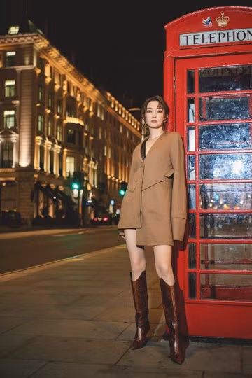 Tạ Kim Yến tiết lộ, món ăn yêu thích của cô là lẩu. Để giữ dáng người thon thả mà vẫn được thưởng thức món khoái khẩu, nữ ca sĩ tự nghiên cứu ra công thức nước dùng phù hợp, ít béo và tránh ảnh hưởng đến da mặt.