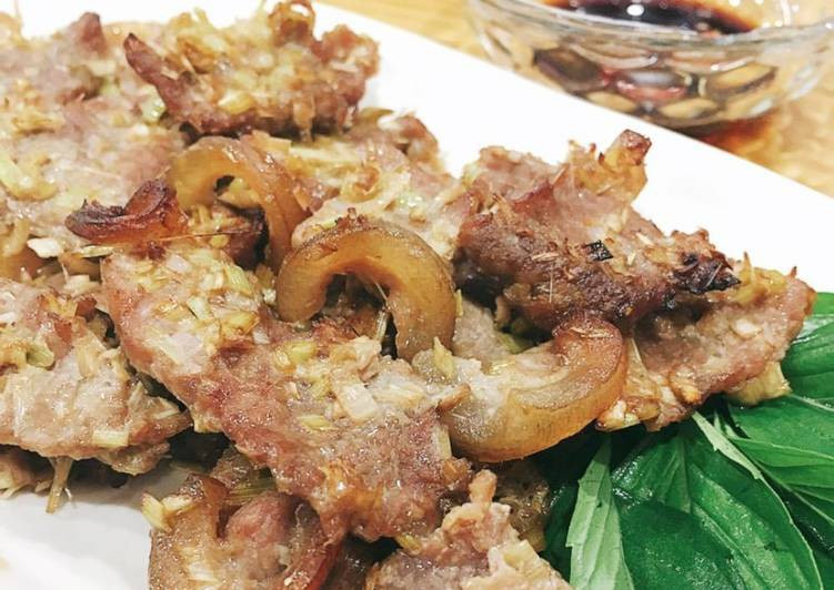 Bê non Ba Vì có thể làm được rất nhiều món ngon như tái Bê, hay những món xào với những nguyên liệu khá đơn giản. Hiếm ai đến Ba Vì có thể khước từ sự mời gọi của món đặc sản vùng núi đồi này.