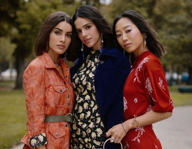 Ngoài ra, Aimee cũng là một trong những tác giả Best Seller của The New York Times với cuốn sách Capture your style. Hình ảnh của cô thường xuyên xuất hiện trên các tạp chí, tờ báo uy tín. Trên Instagram cá nhân có hơn 5,5 triệu follower, Aimee chia sẻ với người hâm mộ về mẹo phối đồ và làm đẹp.