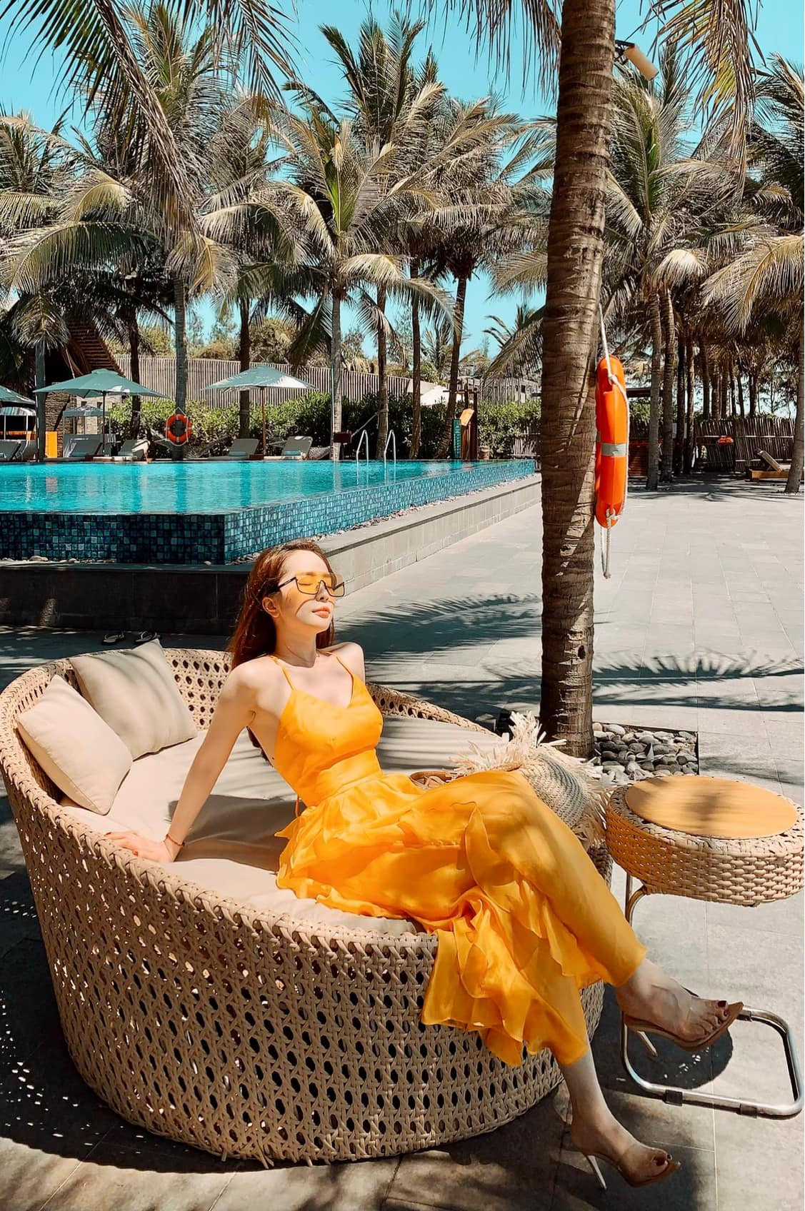 Trong nhà Quỳnh Nga, cô hạn chế thấp nhất việc để các đồ ngọt, các loại bánh kẹo mà thay vào đó là rau xanh, hoa quả… Việc loại trừ đồ ngọt ra khỏi nhà, khỏi tủ lạnh cũng là một “mẹo” cực kỳ hiệu quả để hạn chế ăn ngọt, kiểm soát cân nặng.