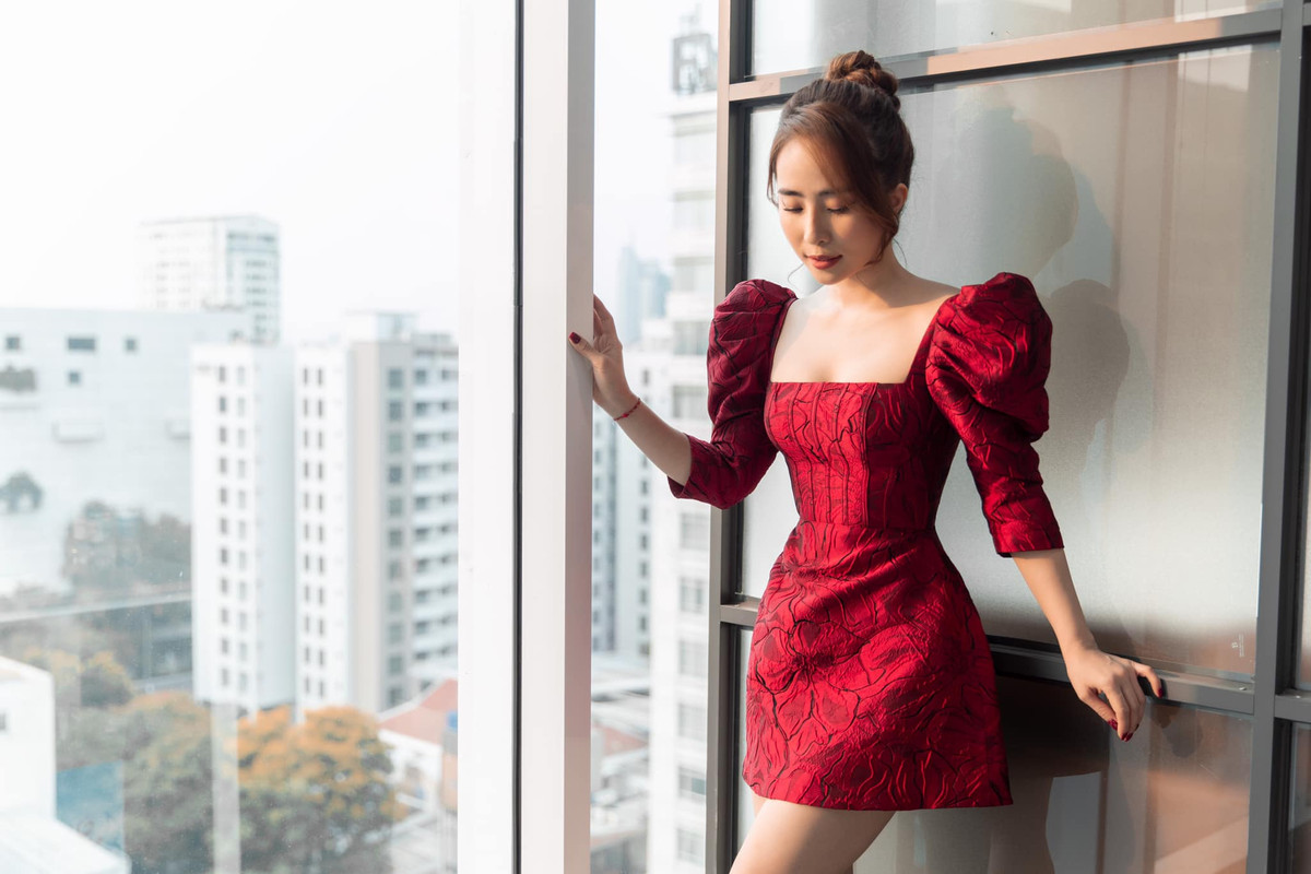 Để giữ dáng nóng bỏng cùng cân nặng lý tưởng, Quỳnh Nga tiết lộ cô phải thực hiện một chế độ ăn cực kỳ nghiêm ngặt, hà khắc và không cho phép mình lơ là, chiều chuộng bản thân.