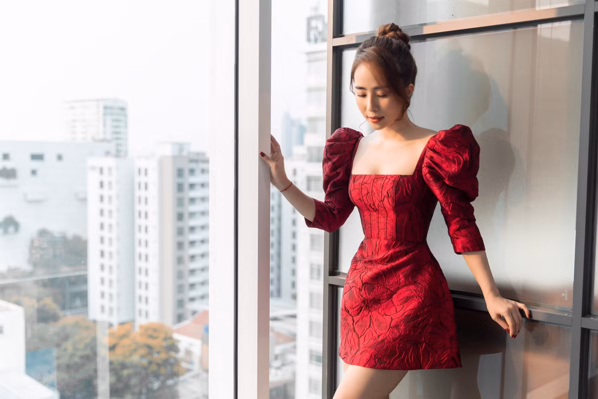 Để giữ dáng nóng bỏng cùng cân nặng lý tưởng, Quỳnh Nga tiết lộ cô phải thực hiện một chế độ ăn cực kỳ nghiêm ngặt, hà khắc và không cho phép mình lơ là, chiều chuộng bản thân.