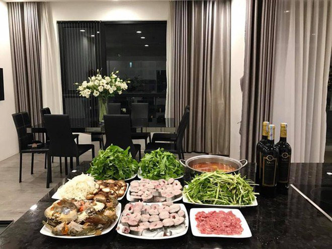 Những bữa lẩu hấp dẫn tại nhà do Lã Thanh Huyền chuẩn bị ngon không kém nhà hàng sang trọng. Ảnh: FB, IG.