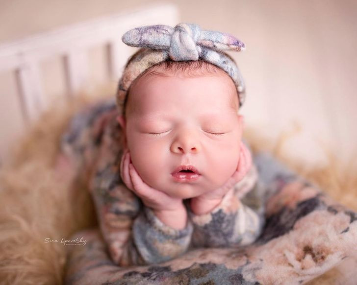  Sự đáng yêu của bé sơ sinh khi ngủ khiến người xem như muốn "tan chảy".