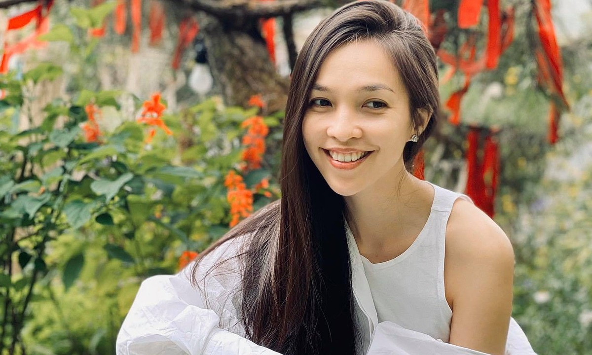 Ở tuổi 39, Hiền Thục vẫn giữ được nhan sắc trẻ trung và thân hình quyến rũ. Một trong những bí quyết duy trì dáng vóc trẻ như gái đôi mươi của nữ ca sĩ chính là ăn chay trường.