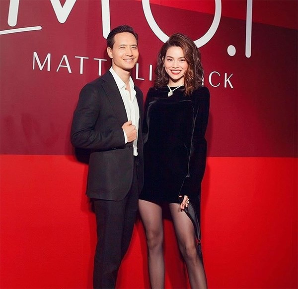 Cả hai trông quá đẹp đôi khi diện kiểu ton sur ton.