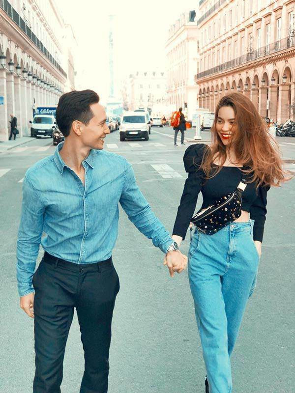 Chẳng cần phải diện đồ giống hệt nhau, Hồ Ngọc Hà, Kim Lý vẫn thể hiện được gu thời trang tương đồng qua những trang phục có màu sắc hài hòa, ăn ý.