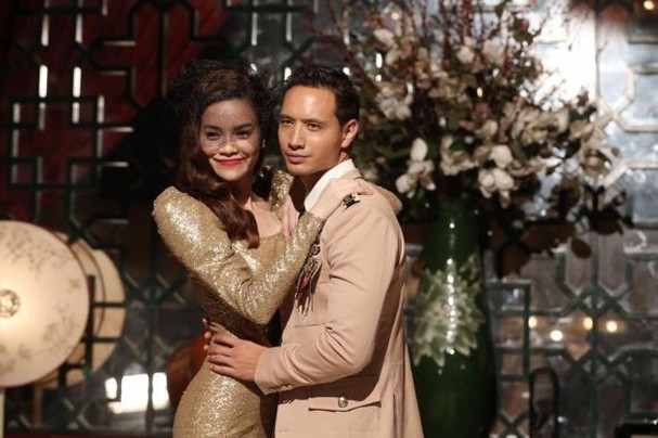 Cách chọn đồ đôi của cả hai khá ngẫu nhiên và tùy hứng, đôi khi chỉ cần tương đồng màu sắc là đủ, chẳng cần phải giống nhau quá.