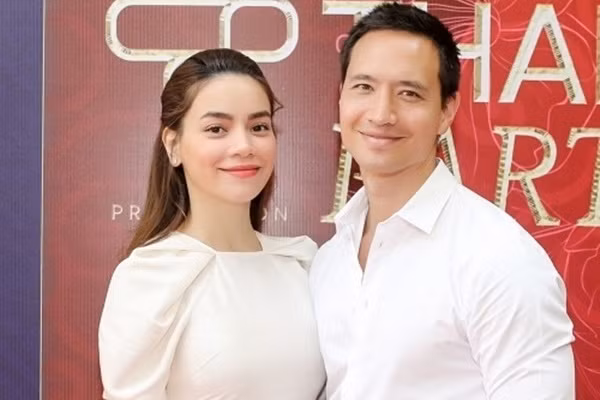 Cách diện trang phục đồng điệu khiến Kim Lý - Hà Hồ trở thành một trong những cặp đôi đẹp nhất showbiz Việt hiện tại.