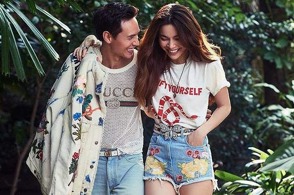 Sự kết hợp ăn ý của cặp đôi khi diện trang phục của hãng thời trang Gucci.