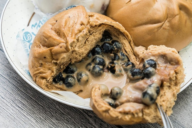 Giá mỗi chiếc bánh khá bình dân, dao động từ 20 đến 30 nhân dân tệ (tương đương 15.000 - 20.000 đồng). Ảnh: Internet.