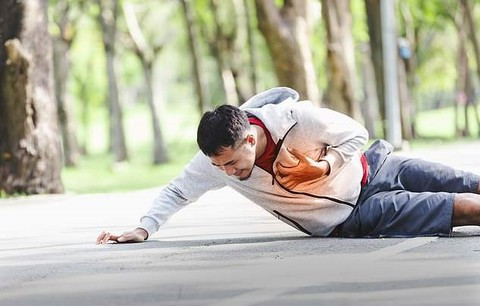 Vi sao mot nguoi co the dot quy khi tap the duc?