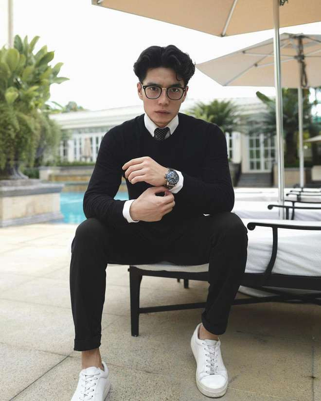 Giám đốc 9x phối đồ sành điệu và thần thái không kém các nam người mẫu nổi tiếng.