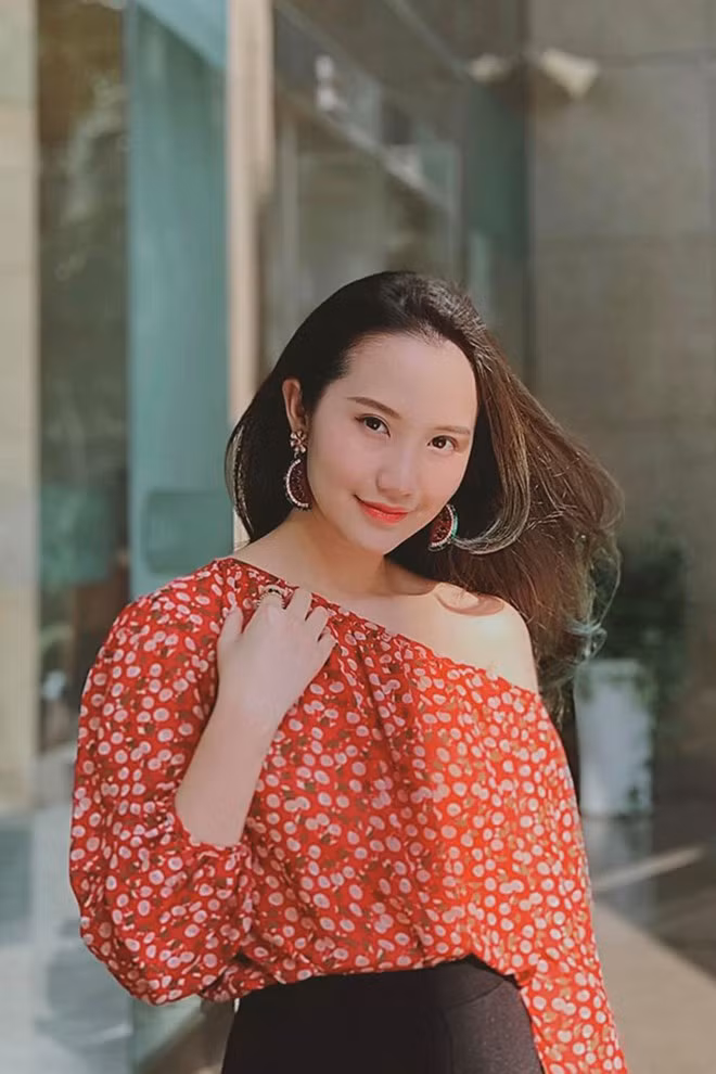 Primmy Trương, tên thật là Trương Minh Xuân Thảo, là ái nữ hiệu trưởng Trường Robert Powers Việt Nam. Xinh đẹp, tài giỏi và xuất thân gia đình danh giá, Primmy Trương được xem như một trong những gương mặt nổi bật của hội con nhà giàu Việt Nam.