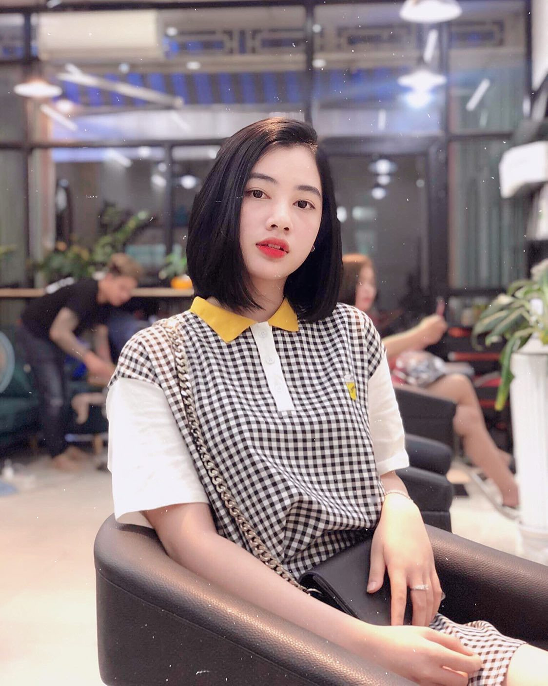 Cẩm Đan cũng hay diện các trang phục đơn giản, trẻ trung phù hợp với lứa tuổi 18.