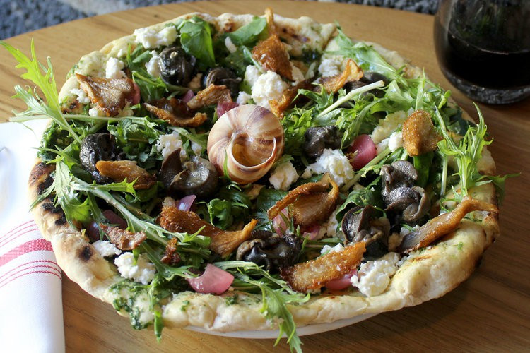 Món pizza ốc sên được nhiều người dân Pháp ưa chuộng bởi sự độc đáo và lạ miệng.