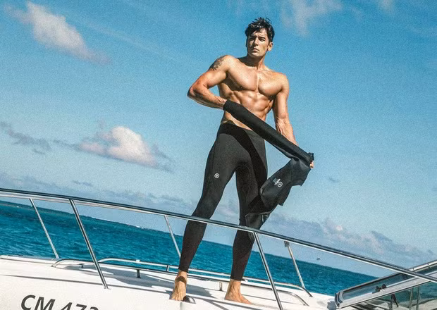 Julien Kang trở nên nổi tiếng sau vai diễn cùng tên trong bộ phim sitcom Gia đình là số một - phần 2 vào năm 2009.