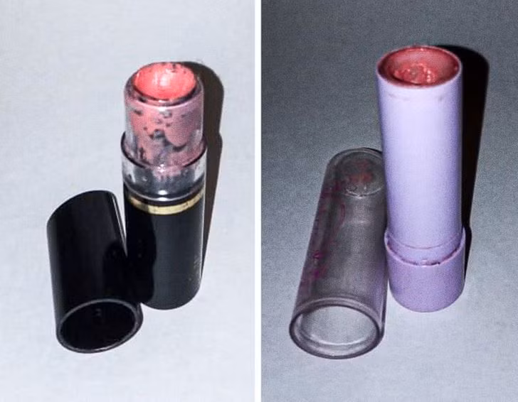 Son môi cũ: Nhiều người cố gắng sử dụng son môi yêu thích của họ càng lâu càng tốt. Cuối cùng, thỏi son đó đã quá hạn nhưng vẫn tiếc chưa muốn vứt đi. Tuy nhiên, son môi, giống như bất kỳ sản phẩm làm đẹp nào khác, đều có hạn sử dụng riêng, vì vậy hãy vứt chúng đi khi “hết date”.