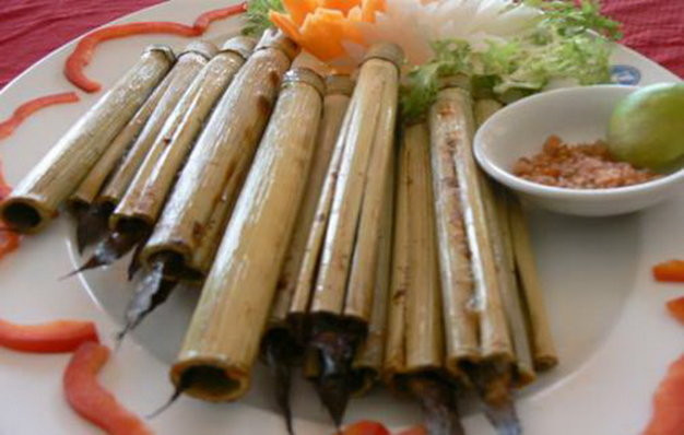 Cá kèo là một đặc sản được người dân miền Tây đặc biệt yêu thích. Cá kèo được chế biến thành nhiều món khác nhau như kho tiêu, cá kèo chiên giòn, cá kèo kho rau răm, cá kèo nướng muối ớt, lẩu mắm cá kèo… Đặc biệt và độc đáo hơn cả vẫn là món cá kèo nướng ống sậy thơm ngon hấp dẫn.