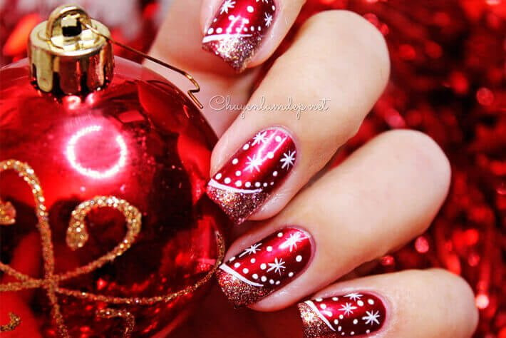 Những mẫu nail Giáng sinh với hình ảnh ông già Noel, ông già tuyết, chú tuần lộc, hay bông tuyết trắng… sẽ là những gợi ý tuyệt vời để bạn làm đẹp cho bộ móng tay của mình.