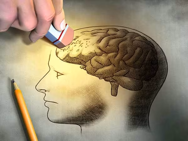 7. Ngăn ngừa bệnh Alzheimer: Các nghiên cứu đã chỉ ra rằng chất curcumin có thể giúp giảm nguy cơ rối loạn thoái hóa thần kinh như bệnh Alzheimer. Các đặc tính chống oxy hóa và chống viêm của curcumin làm giảm tổn thương tế bào, viêm nhiễm và lắng đọng hoặc mảng amyloid liên quan đến sự phát triển của bệnh Alzheimer.