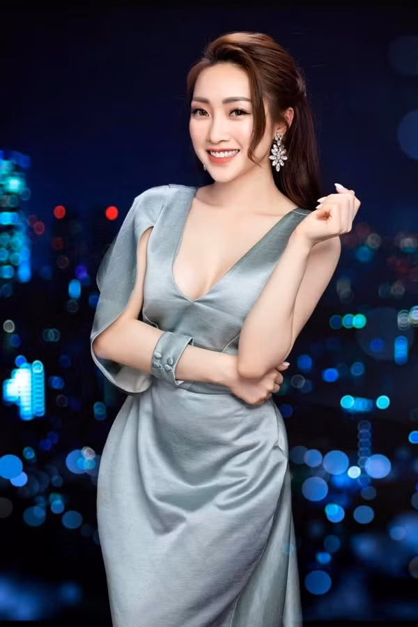 Lý Thùy Chang đang là tổng giám đốc của một thẩm mỹ viện nổi tiếng tại Hà Nội. Nhiều sao Việt như Ngọc Trinh, Đỗ Mỹ Linh, Giáng My... có quan hệ thân thiết với Lý Thùy Chang.